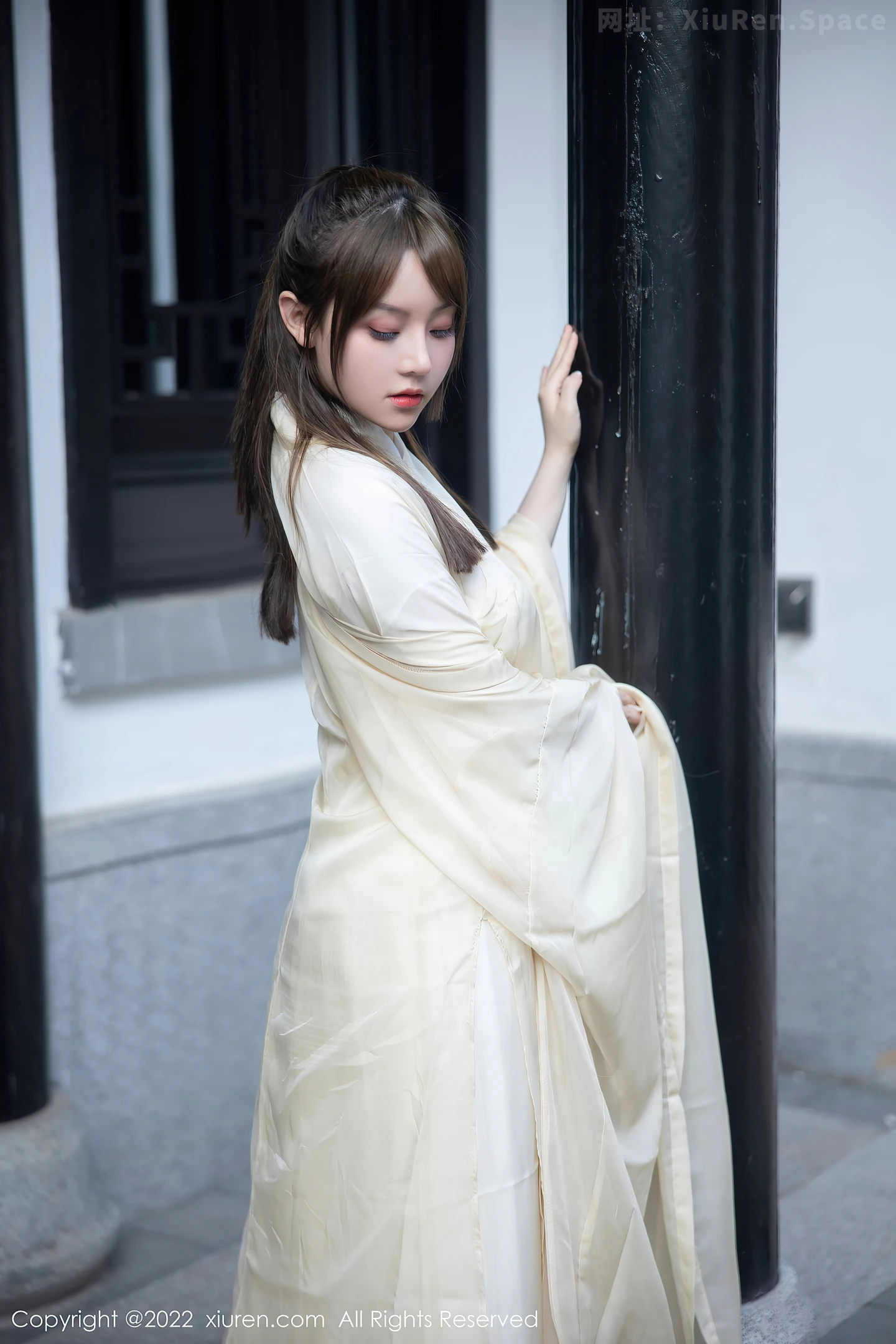 图片[5]-[XiuRen秀人网] VOL.5653 模特豆瓣酱私房性感白色古装服饰半脱露白嫩豪乳惹火诱惑写真77P-秀人网官方网站